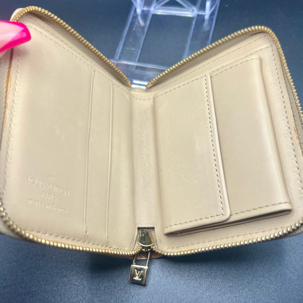 Louis Vuitton Monogram Vernis Compact Zippy wallet in a yellow patent leather - Picture 6 of 9